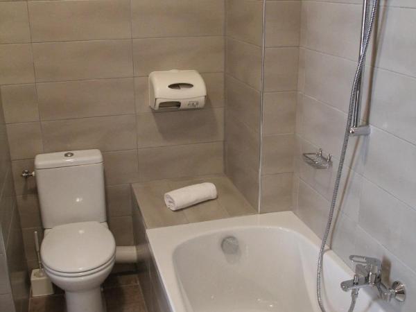 Hôtel Sampiero Corso : photo 9 de la chambre chambre double supérieure avec balcon