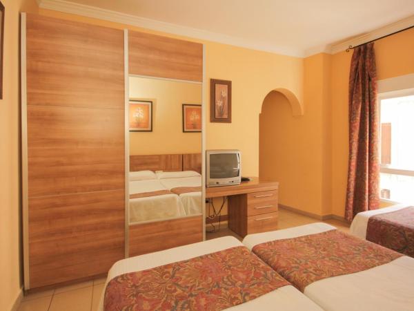 Hostal Costa Azul : photo 1 de la chambre chambre familiale