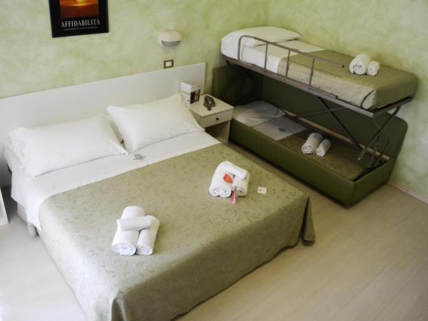 Hotel Dei Platani : photo 2 de la chambre chambre quadruple standard