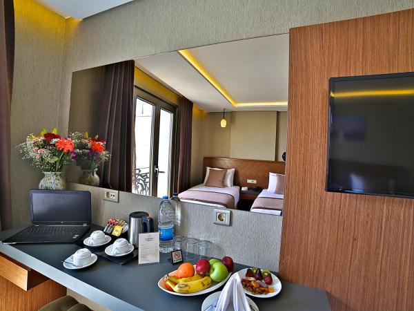 Corner Hotel Laleli : photo 2 de la chambre chambre triple