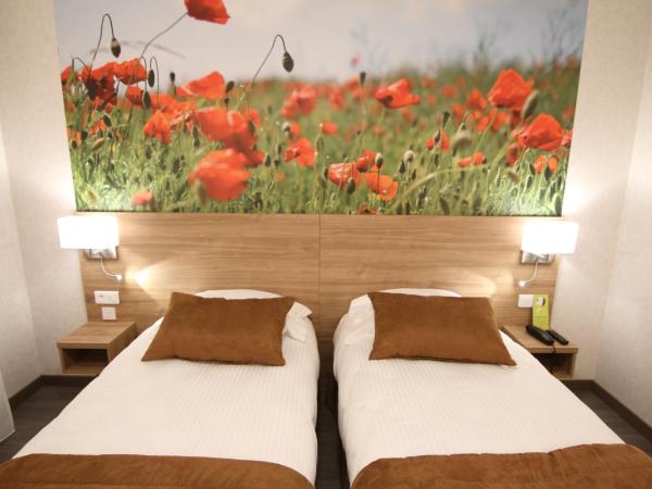 Logis Hôtel - La Chambre d'Amiens : photo 5 de la chambre chambre double ou lits jumeaux avec balcon