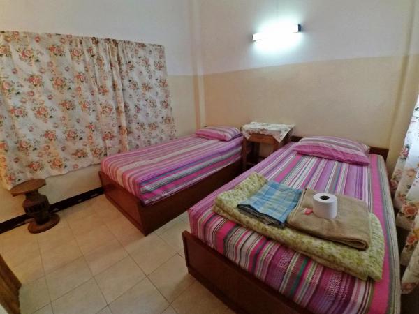 Sarah Guest House : photo 3 de la chambre chambre lits jumeaux avec salle de bains privative