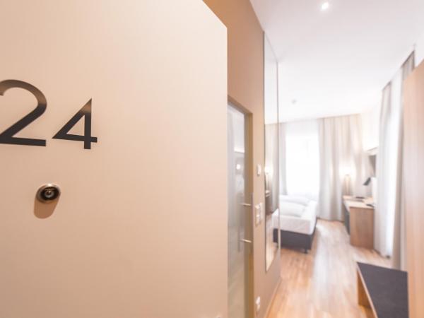 Göttfried - essen trinken schlafen : photo 3 de la chambre chambre double confort avec balcon