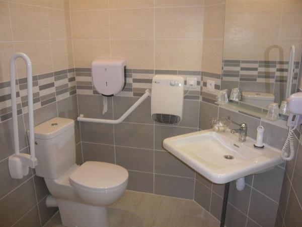 Hôtel Port Beach : photo 4 de la chambre chambre double rez-de-chaussée - accessible aux personnes à mobilité réduite