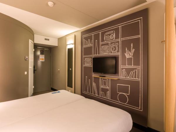 ibis Amsterdam City West : photo 3 de la chambre chambre triple avec lits jumeaux et canapé-lit