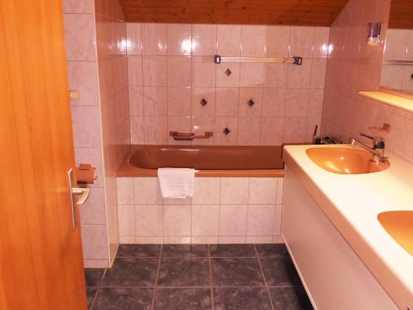 Hotel Tell and Apartments : photo 3 de la chambre appartement (5 adultes)