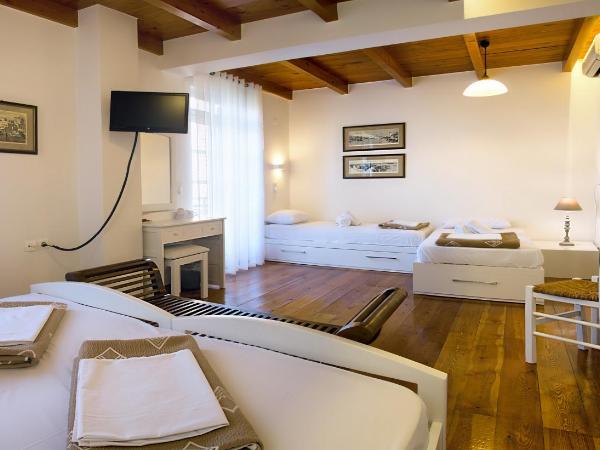 Ontas Traditional Hotel : photo 6 de la chambre chambre quadruple