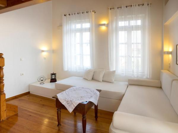 Ontas Traditional Hotel : photo 1 de la chambre chambre quadruple mansardée