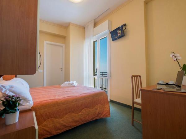 Hotel Crosal : photo 8 de la chambre chambre double avec balcon - vue sur mer