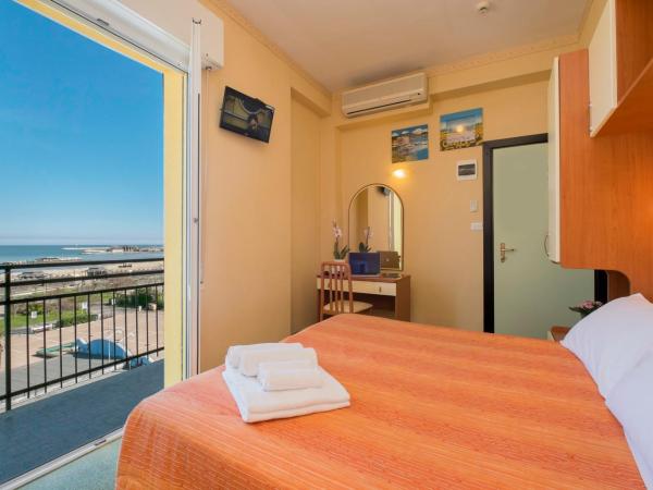 Hotel Crosal : photo 4 de la chambre chambre double avec balcon - vue sur mer