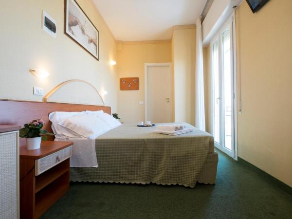 Hotel Crosal : photo 9 de la chambre chambre double avec balcon - vue sur mer
