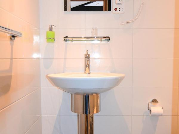 Hotel Bienvenue : photo 9 de la chambre chambre quadruple avec douche