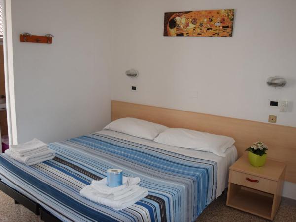 Hotel Villa Elia : photo 8 de la chambre chambre double ou lits jumeaux avec balcon