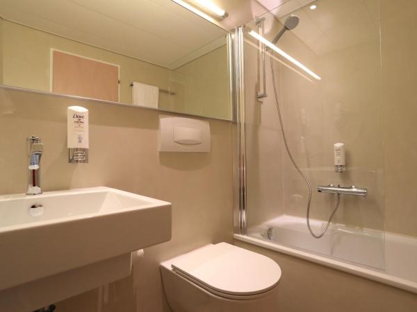 New Elvezia : photo 4 de la chambre chambre lits jumeaux avec balcon et vue sur le lac