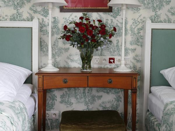 Hotel Dwór Kościuszko : photo 4 de la chambre chambre double ou lits jumeaux