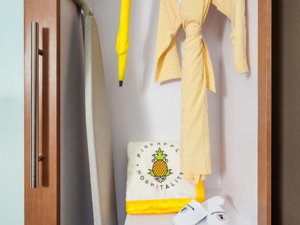 Staypineapple, University Inn, University District Seattle : photo 5 de la chambre chambre traditionnelle avec 2 lits queen-size