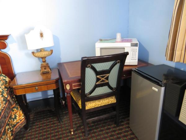 A Fisher's Inn Motel : photo 2 de la chambre chambre lit queen-size - non-fumeurs