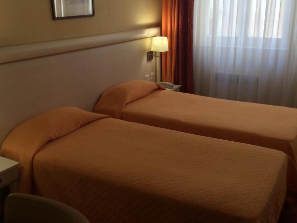 Hotel Elysée : photo 4 de la chambre chambre lits jumeaux standard