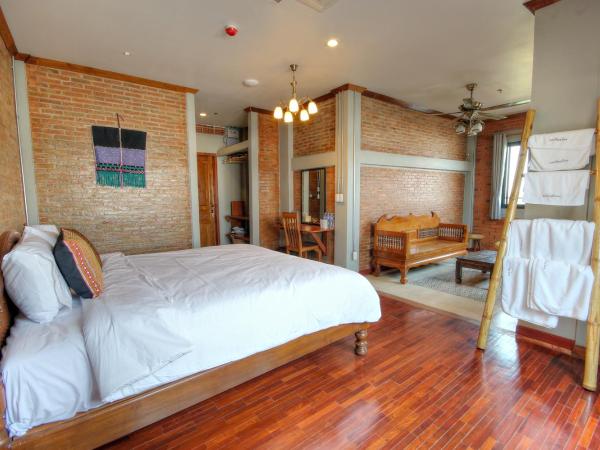 Saeng Panya Home SHA Plus : photo 1 de la chambre chambre double avec balcon
