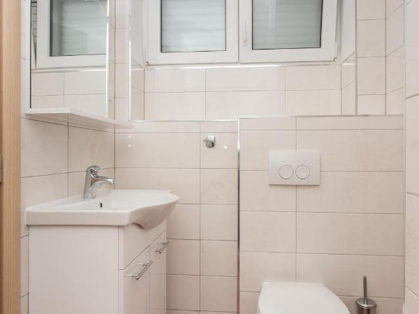 Guest House Eight Roses : photo 2 de la chambre chambre double ou lits jumeaux