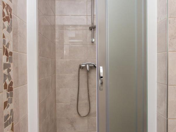 Guest House Eight Roses : photo 3 de la chambre chambre double ou lits jumeaux