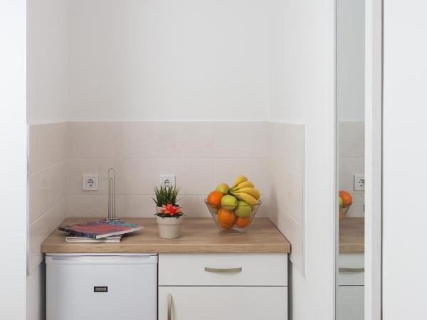 Guest House Eight Roses : photo 10 de la chambre chambre deluxe double ou lits jumeaux