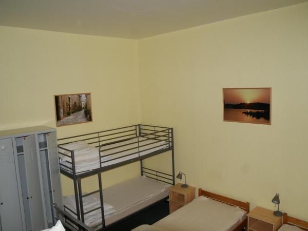 Happy Go Lucky Hotel + Hostel : photo 3 de la chambre lit simple dans dortoir de 4 lits