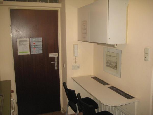 HappyHostel : photo 4 de la chambre studio avec salle de bains privative