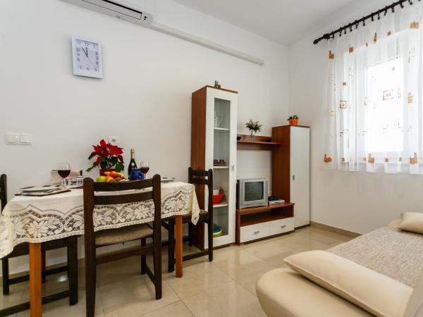 Apartmani Cvelic : photo 10 de la chambre appartement 1 chambre avec terrasse