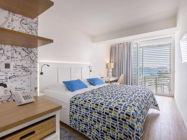 Amadria Park Beach Hotel Jure : photo 1 de la chambre chambre double ou lits jumeaux avec balcon - vue sur mer