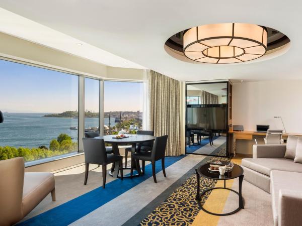 Swissotel The Bosphorus Istanbul : photo 1 de la chambre suite de luxe avec vue sur le bosphore
