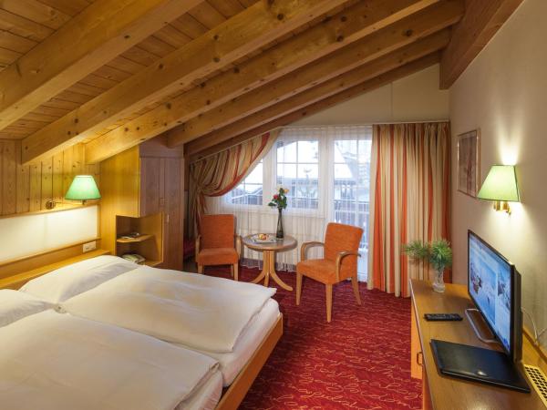 Hotel Cheminee : photo 1 de la chambre chambre double standard avec balcon