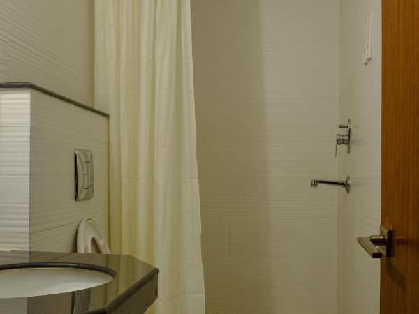 Hotel Regal Airport : photo 2 de la chambre chambre familiale deluxe