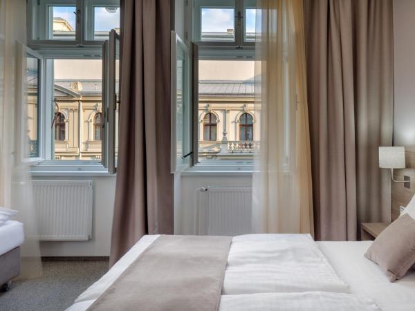 Hotel Florenc : photo 2 de la chambre chambre quadruple