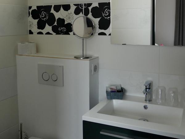 Hôtel Villa Teranga : photo 3 de la chambre chambre triple confort avec douche