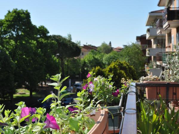 B&B Pergolesi : photo 10 de la chambre chambre lit queen-size avec salle de bains commune