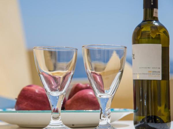 Horizon Aeifos Suites : photo 6 de la chambre suite familiale avec mezzanine - vue sur caldeira