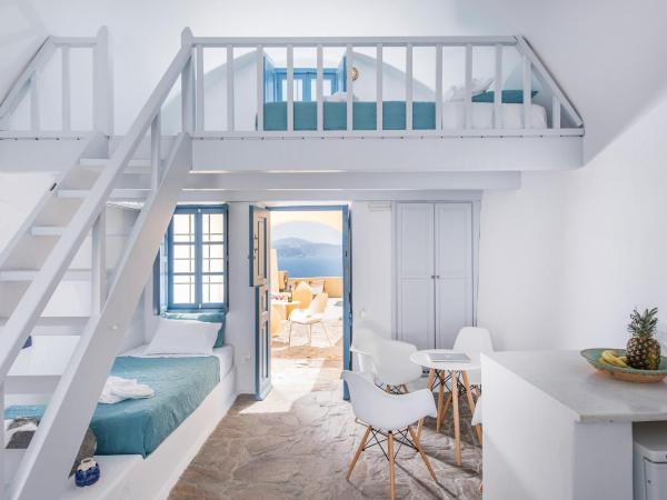 Horizon Aeifos Suites : photo 9 de la chambre suite familiale avec mezzanine - vue sur caldeira