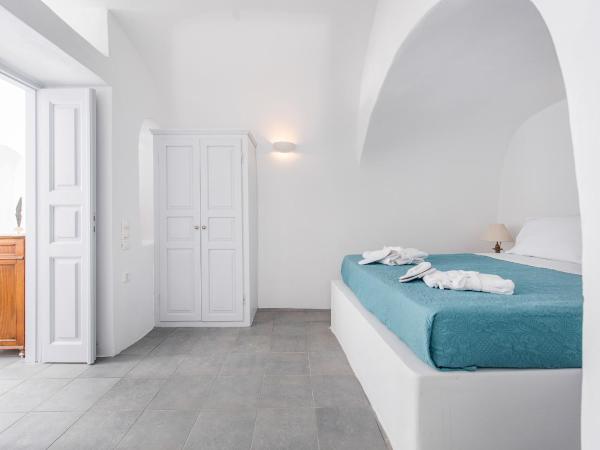 Horizon Aeifos Suites : photo 10 de la chambre suite supérieure avec bain à remous extérieur - vue sur caldeira