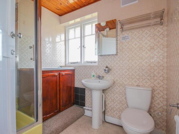 Harris Guest Accommodation : photo 7 de la chambre chambre double avec salle de bains privative séparée