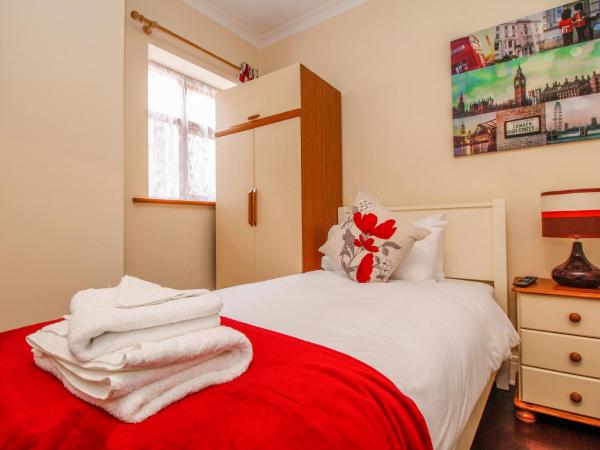 Harris Guest Accommodation : photo 3 de la chambre chambre lits jumeaux avec salle de bains