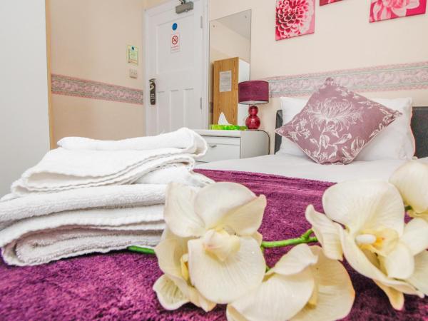 Harris Guest Accommodation : photo 2 de la chambre chambre double avec salle de bains privative séparée