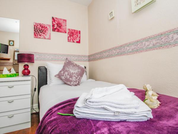 Harris Guest Accommodation : photo 1 de la chambre chambre double avec salle de bains privative séparée