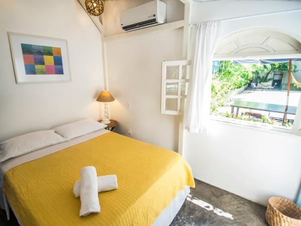 Ipanema Beach House : photo 1 de la chambre chambre double avec salle de bains privative