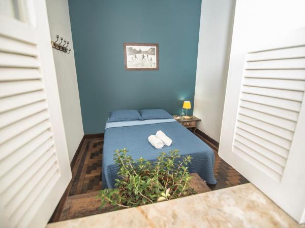 Ipanema Beach House : photo 1 de la chambre chambre double avec salle de bains commune