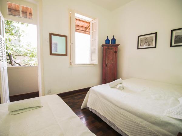 Ipanema Beach House : photo 5 de la chambre chambre triple avec salle de bains commune