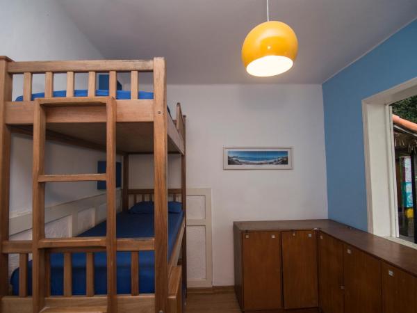 Ipanema Beach House : photo 8 de la chambre lit dans dortoir mixte de 6 lits avec climatisation
