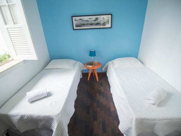 Ipanema Beach House : photo 7 de la chambre chambre double avec salle de bains commune