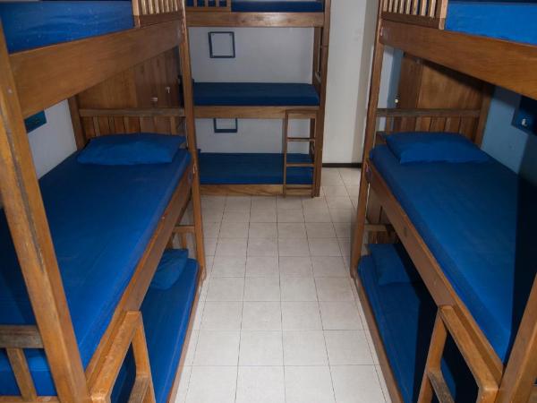 Ipanema Beach House : photo 9 de la chambre dortoir mixte pour 9 personnes avec climatisation