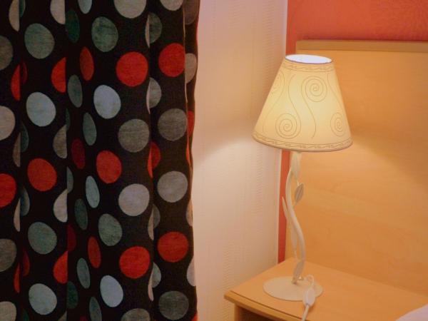 Cit'Hotel de La Vallée : photo 5 de la chambre chambre triple